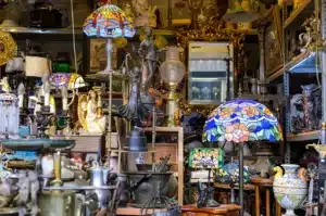 Image of an antique dealer shop