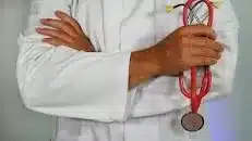 Picure of a doctor with stethoscope around the neck
